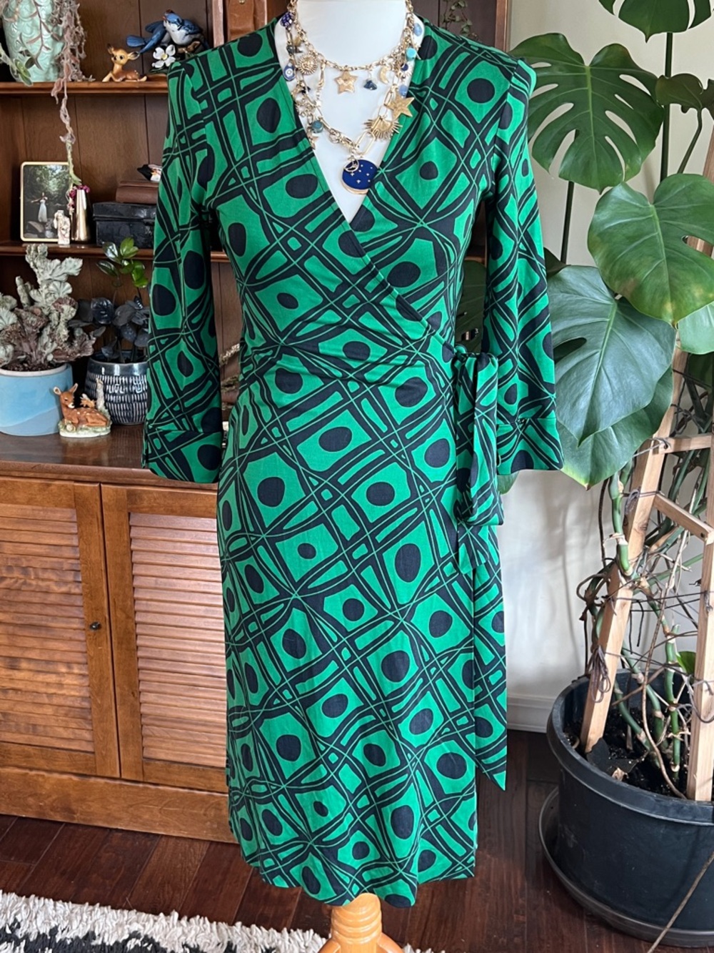 Diane Von Furstenberg Vintage Silk Green and Black Geometric Julian Wrap Dress 6
